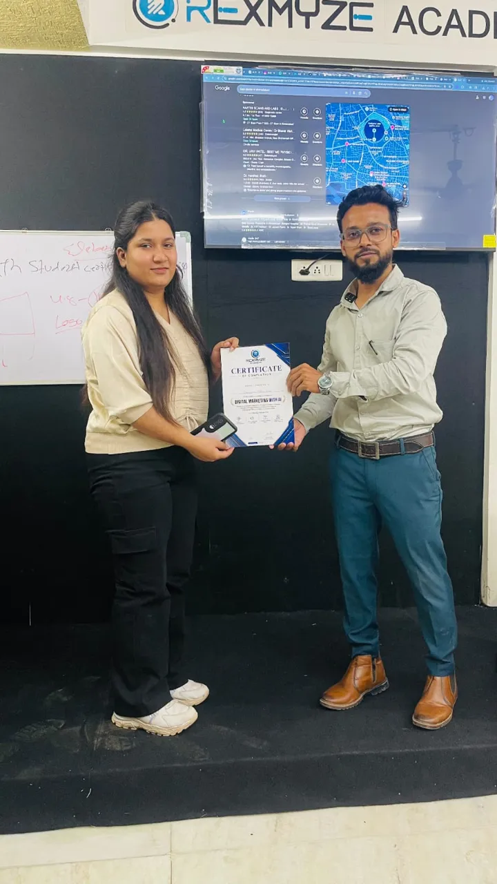 Rexmyze Academy student Rexmyze Academy student receiving the Digital Marketing certificate, Ahmedabad (1 of 8)